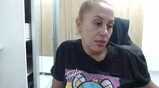 RoxanaLove9 online show from December 14, 2024, 10:39 pm