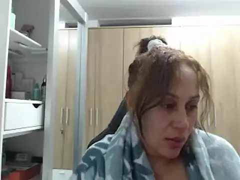RoxanaLove9 online show from December 16, 2024, 2:15 am