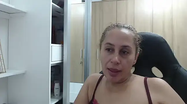 RoxanaLove9 online show from January 1, 2025, 2:30 am