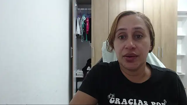 RoxanaLove9 online show from October 12, 2025, 11:59 pm