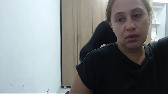 RoxanaLove9 online show from June 19, 2026, 2:16 am
