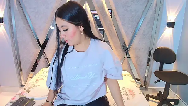 Annie9  online show from October 10, 2025, 4:55 am