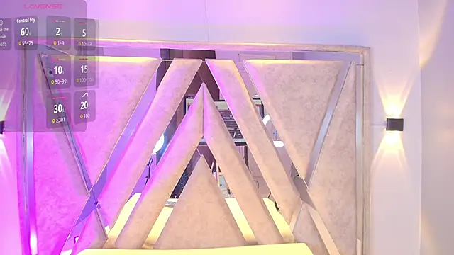 Annie9  online show from November 7, 2025, 3:28 am