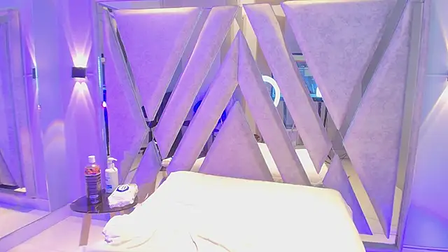 Annie9  online show from March 3, 2026, 2:56 pm