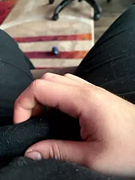 Snapshot of themasteer69 chatting on December 3, 2024, 8:06 pm themasteer69 online show from December 3, 2024, 8:06 pm