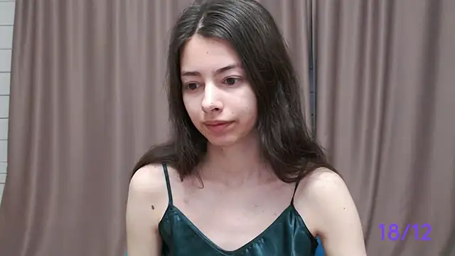 Snapshot of sweet_sweet_angel chatting on December 18, 2024, 10:51 am sweet sweet angel online show from December 18, 2024, 10:51 am