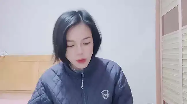 Linda-LL online show from December 17, 2024, 1:29 am
