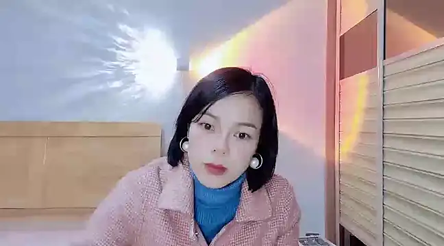 Linda-LL online show from December 17, 2024, 2:33 pm