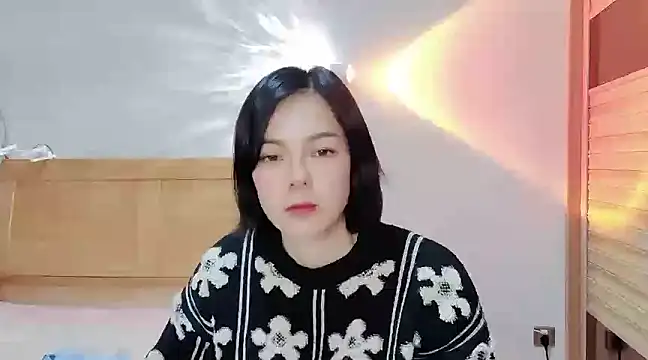 Linda-LL online show from December 18, 2024, 1:02 pm