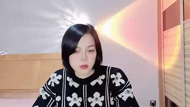 Linda-LL online show from December 19, 2024, 1:18 pm