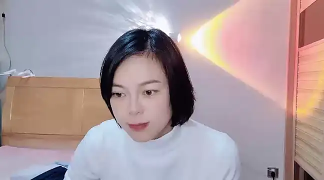 Linda-LL online show from December 26, 2024, 4:43 am