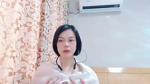 Linda-LL online show from December 29, 2024, 7:06 am