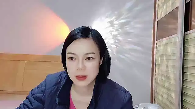Linda-LL online show from January 10, 2025, 2:04 am