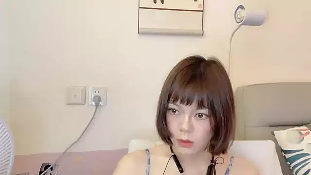 Linda-LL online show from October 13, 2025, 5:40 am