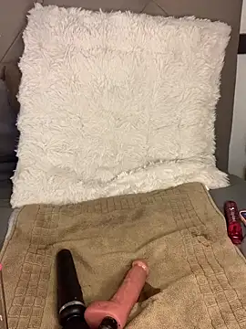 vicvictoriax online show from February 16, 2026, 10:06 pm