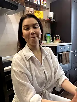 KikiWatson online show from December 2, 2024, 8:30 am