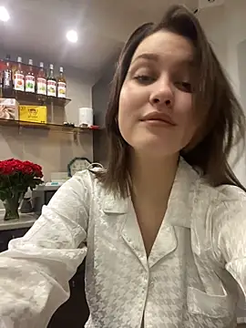 KikiWatson online show from December 5, 2024, 5:39 pm