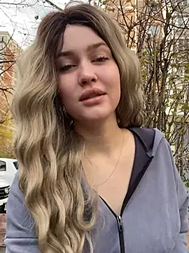 KikiWatson online show from December 12, 2024, 8:14 am