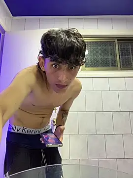 LatinBoysxxx online show from January 17, 2025, 6:04 am