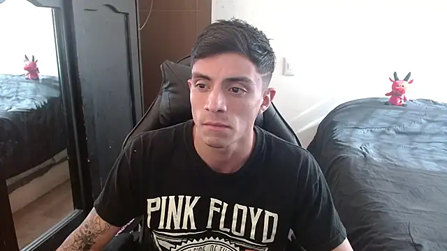 Snapshot of kv___xxx_ chatting on September 15, 2025, 8:20 pm kv   xxx  online show from September 15, 2025, 8:20 pm