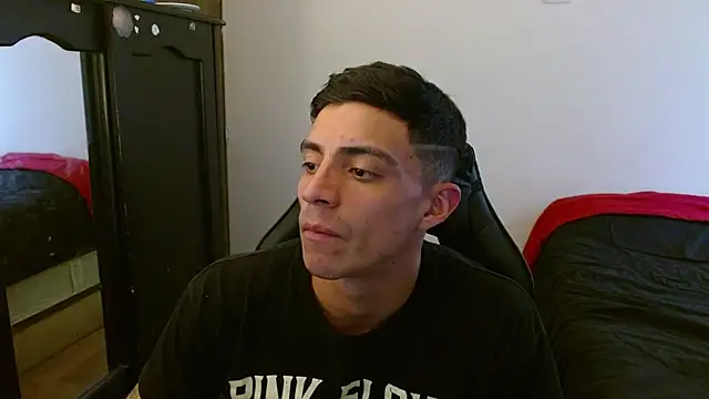 Snapshot of kv___xxx_ chatting on October 8, 2025, 7:44 pm kv   xxx  online show from October 8, 2025, 7:44 pm