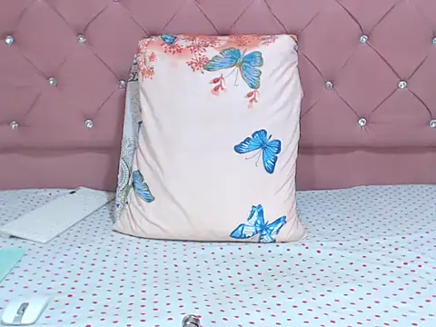 sharonbrown28 online show from October 7, 2025, 9:34 pm