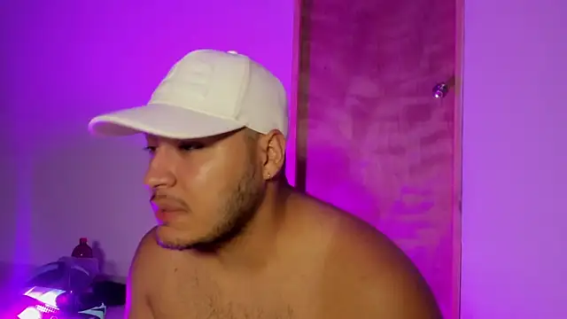 Snapshot of dylanchilii31 chatting on April 8, 2026, 2:22 am dylanchilii31 online show from April 8, 2026, 2:22 am