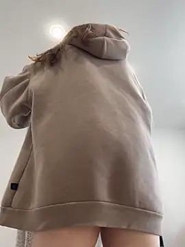 Snapshot of Topvi_ chatting on November 9, 2025, 8:23 am Topvi online show from November 9, 2025, 8:23 am