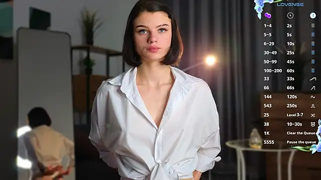 MimiLoll online show from January 19, 2025, 6:43 pm