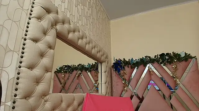Snapshot of alanaflores_ chatting on December 12, 2024, 4:10 pm alanaflores online show from December 12, 2024, 4:10 pm