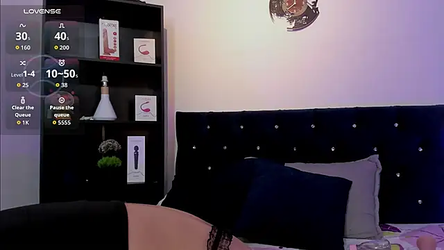 yulianademond66 online show from June 11, 2026, 12:32 am