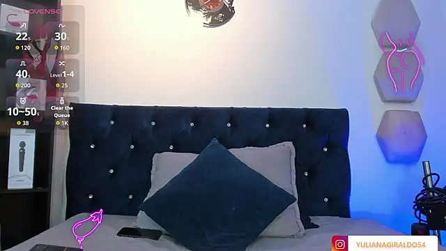 yulianademond66 online show from June 13, 2026, 8:07 pm