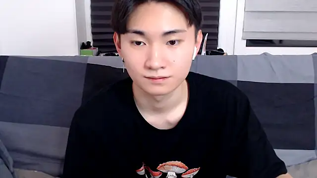 Snapshot of Miram_Yu chatting on January 13, 2025, 8:48 pm Miram Yu online show from January 13, 2025, 8:48 pm