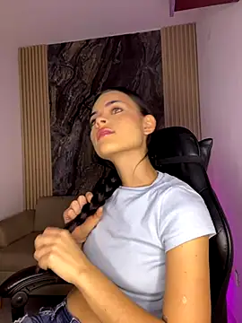 HannaRhodes online show from September 23, 2025, 12:52 pm