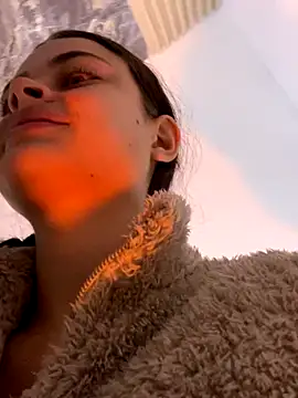 HannaRhodes online show from September 28, 2025, 12:54 pm