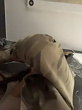 HannaRhodes online show from October 17, 2025, 2:52 pm