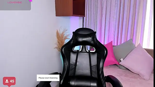 HannaRhodes online show from November 7, 2025, 2:17 pm