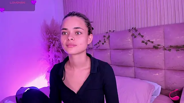 HannaRhodes online show from July 1, 2026, 2:40 pm