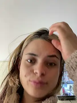 HannaRhodes online show from July 12, 2026, 1:35 pm