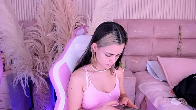 HannaRhodes online show from July 17, 2026, 3:18 pm