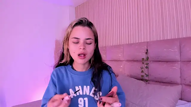 HannaRhodes online show from July 23, 2026, 2:15 pm