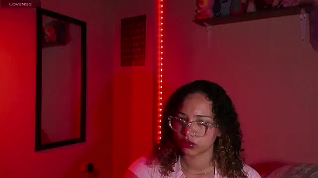 Snapshot of MadelineBenet chatting on January 11, 2025, 5:41 am MadelineBenet online show from January 11, 2025, 5:41 am