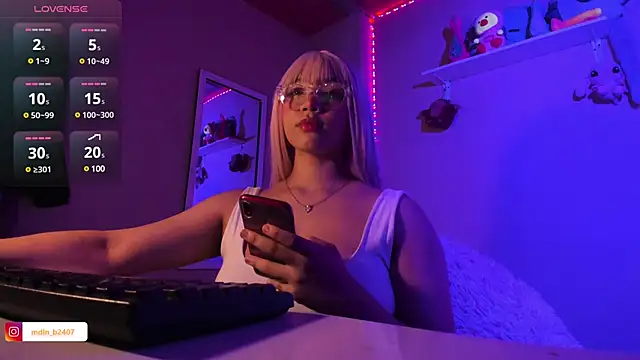 Snapshot of MadelineBenet chatting on January 15, 2025, 12:09 am MadelineBenet online show from January 15, 2025, 12:09 am