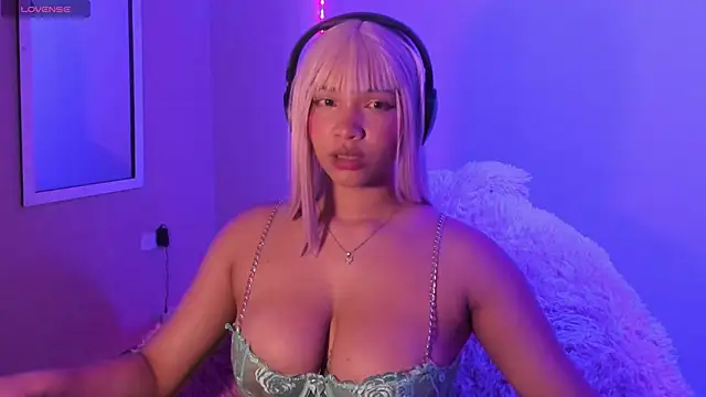 Snapshot of MadelineBenet chatting on January 21, 2025, 4:32 am MadelineBenet online show from January 21, 2025, 4:32 am