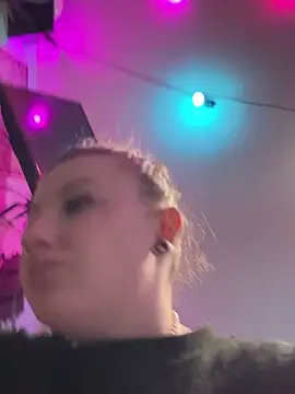 sluttysmiley online show from December 22, 2025, 5:59 am