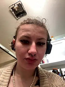 sluttysmiley online show from January 11, 2026, 9:47 am