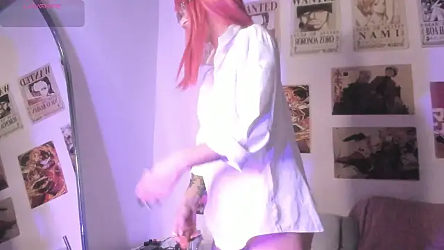 Snapshot of Luna-Chann chatting on April 17, 2026, 8:23 pm Luna-Chann online show from April 17, 2026, 8:23 pm