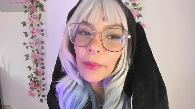 Luna-Chann online show from June 15, 2026, 8:00 pm
