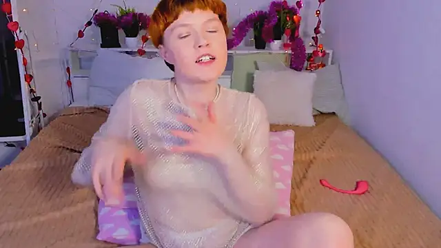 DreamyLuna online show from December 28, 2024, 11:59 pm