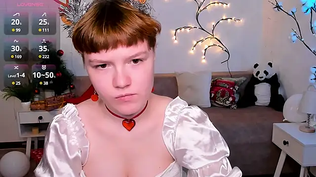 DreamyLuna online show from December 31, 2024, 8:02 pm